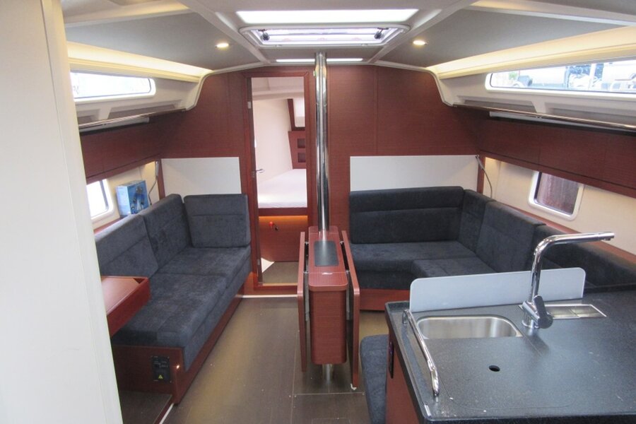 hanse 388 huren Bruinisse zeeland aquavitesse.jpg