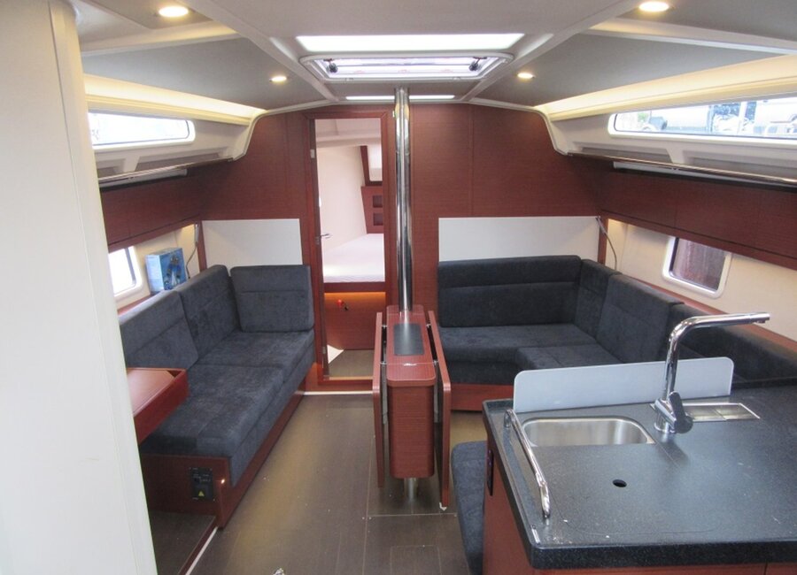 hanse 388 huren Bruinisse zeeland aquavitesse.jpg